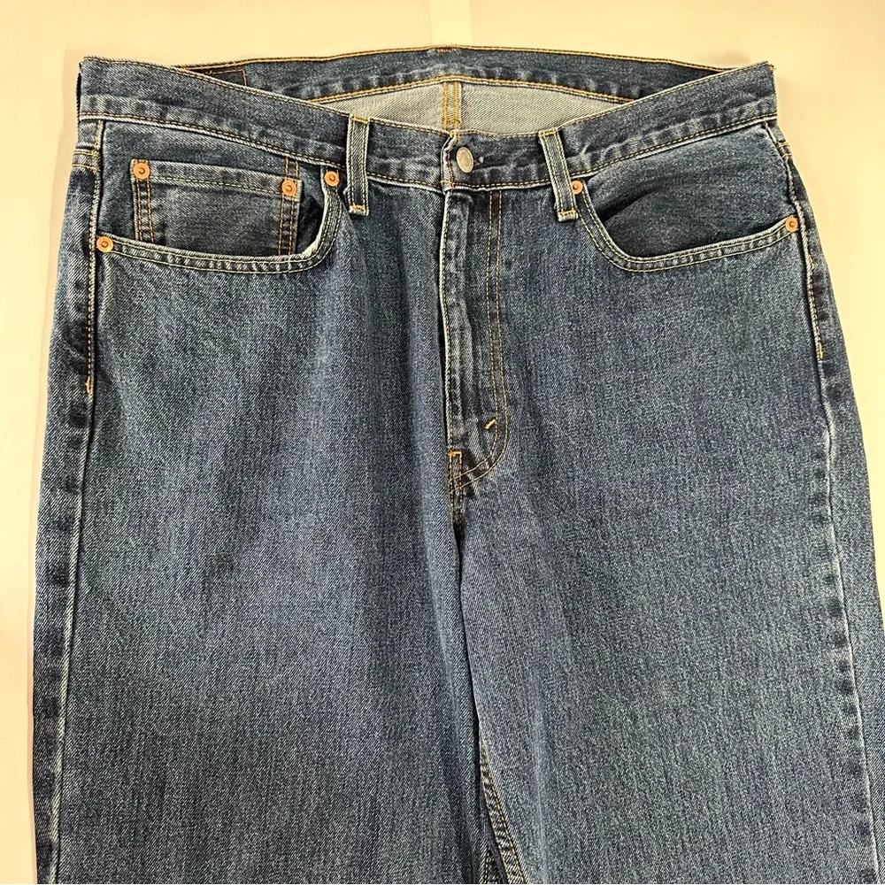 Levi’s men’s size 36/34 550‎ dark wash straight leg denim jeans